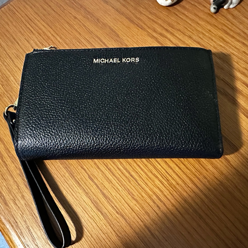 Michael Kors Adele Black Leather Smartphone Wallet